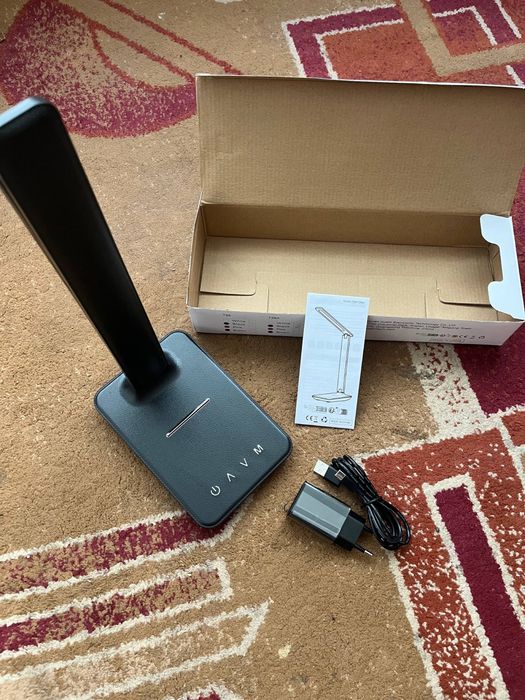 Настільна лампа, працює без світла!