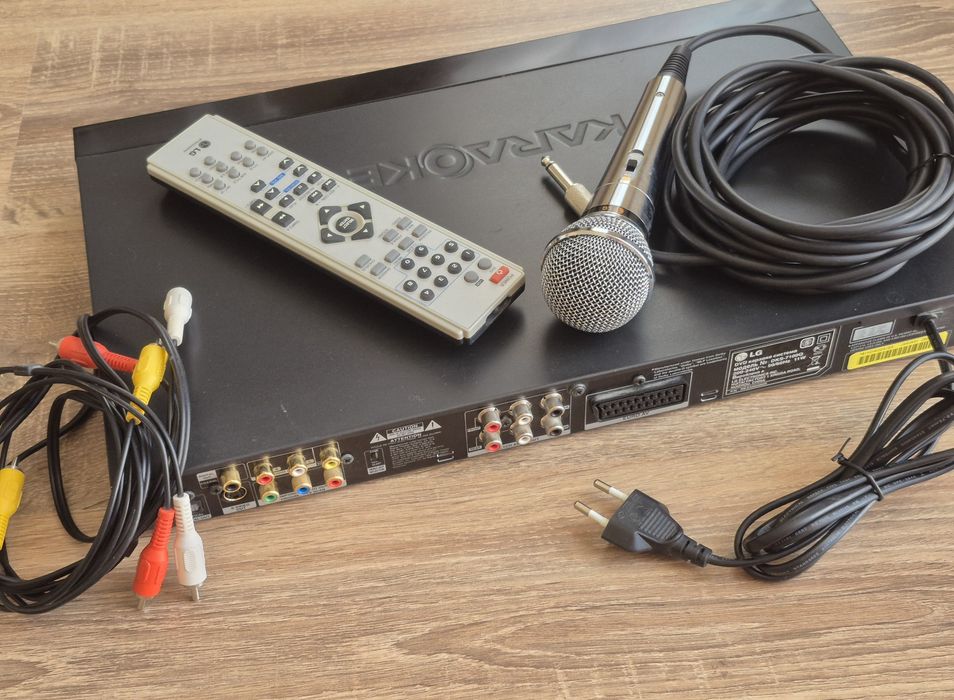 DVD плеєр LG з караоке
