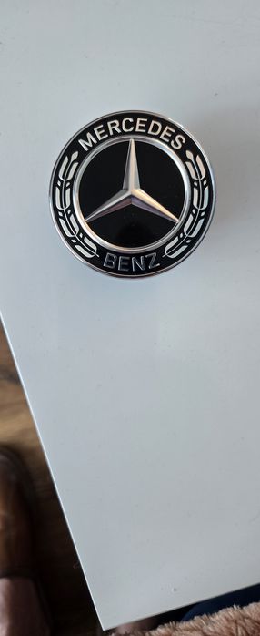 Oryginalny znaczek na maskę Mercedes