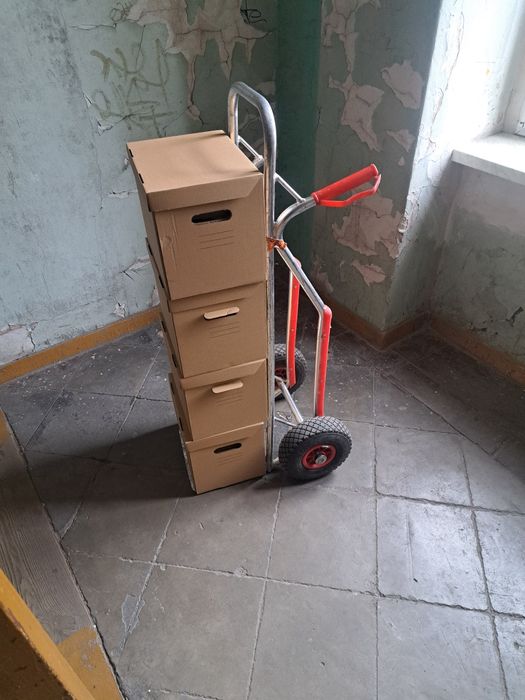 PRZEPROWADZKI transport mebli bus z winda transport palet z rozładunkiem