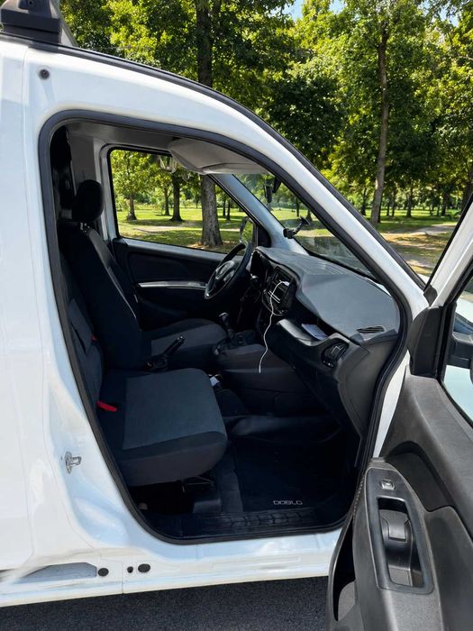 Fiat Doblo Cargo 1.3 Multijet – Muito espaçosa, económica e pronta para trabalhar