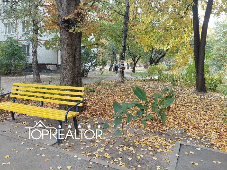 Продам 4-к. квартиру 3 хвилини м. Салтівська 522 мкр  Нескорених 20а