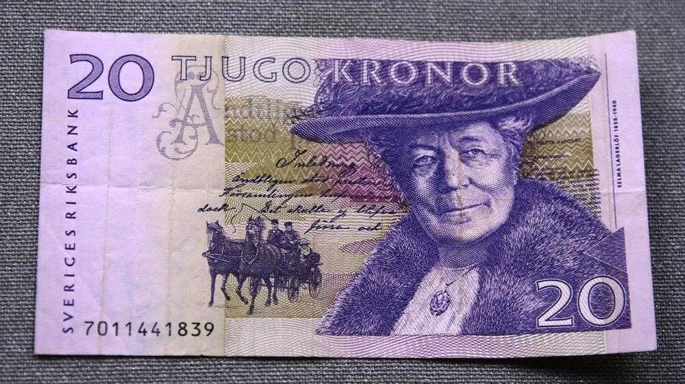 Cem e vinte Kronor suecas