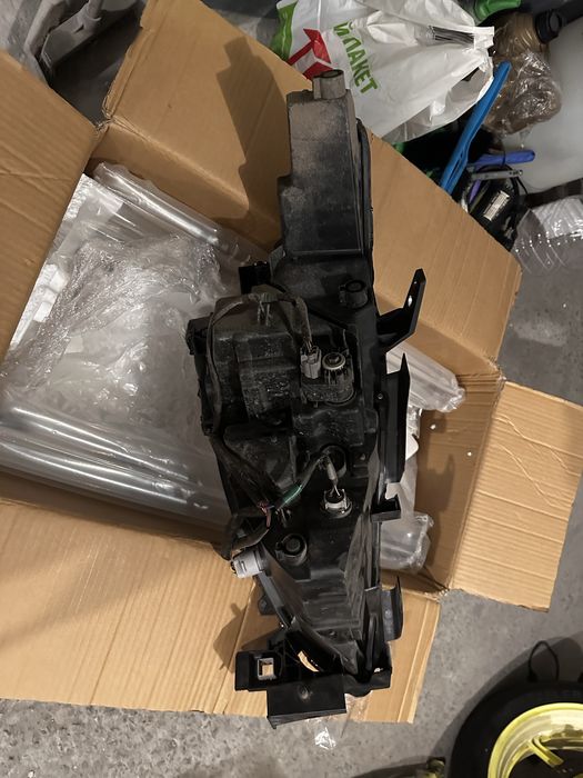 Продам пару оригинальных фар на Mazda Cx5 2018 адаптивные