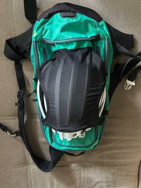 Mochila Evoc 10 litros + saco de água