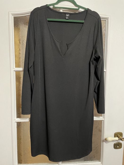 Sukienka czarna klasyczna elegancka 3XL 46 dopasowana dekolt V