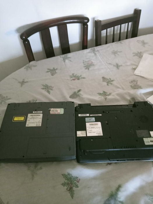 Descida de preço Quatro portáteis para peças ou reparação