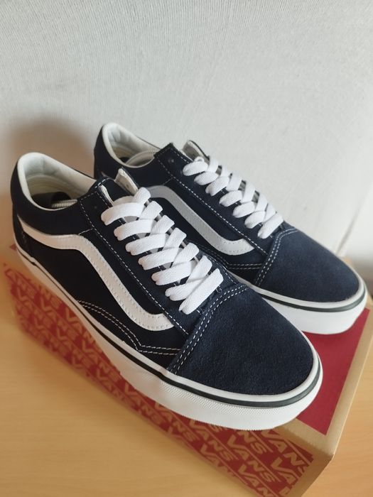 Vans Old Skool Azul e Branco tamanho 39 novos nunca usados.
