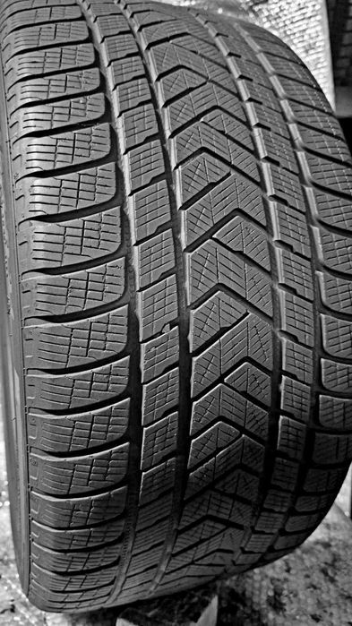 Шини Б/в 305.35.21 комплект Pirelli