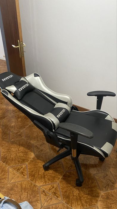 Cadeira Gamer e secretaria ikea