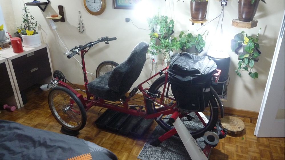 Rower poziomy trzykołowy dla osoby niepełnosprawnej