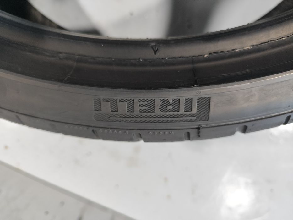 2 pneus semi novos 235-35R20 Pirelli - Oferta dos portes