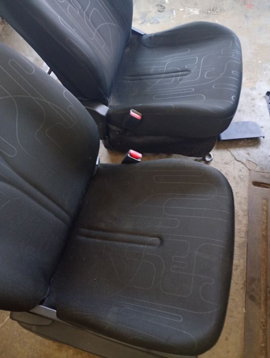 fotel fotele przednie yaris  3 tylna kanapa Yaris  3 pasy bezpieczeństwa deska konsola yaris 3 belka oś