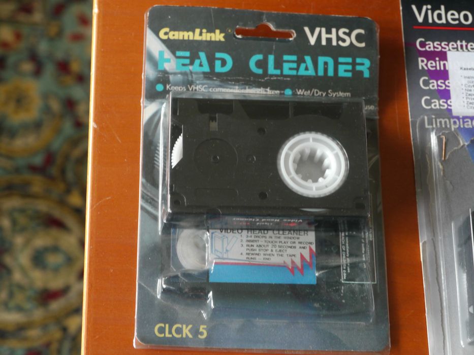 Komplet 26-ciu kaset VHS-C do kamer analogowych