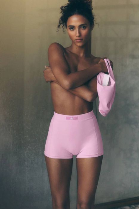 Шорти Alo yoga рожеві