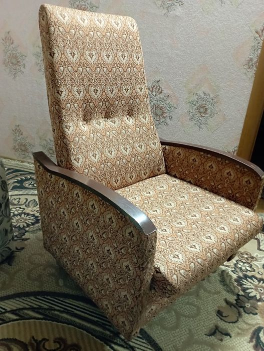 Крісло- качалка на колесах  для вітальні  2шт