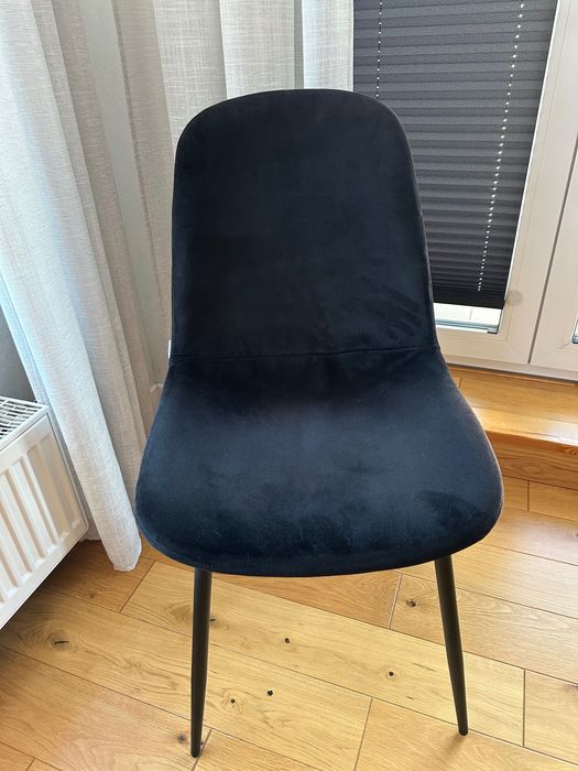 4 krzesła tapicerowane czarne – komplet, bardzo dobry stan