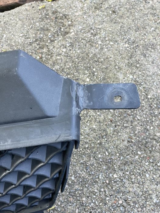 Продам решітку радіатора Ford C-Max оригінал 3m51-r8200-a 3m51-r8200-c