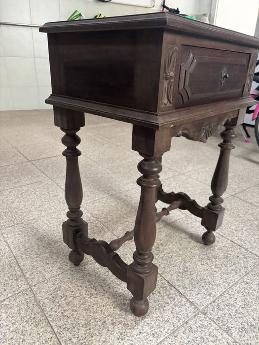 Mesas de cabeceira antigas