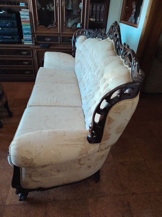 Conjunto de 1 Sofá e 2 Poltronas em Madeira Entalhada