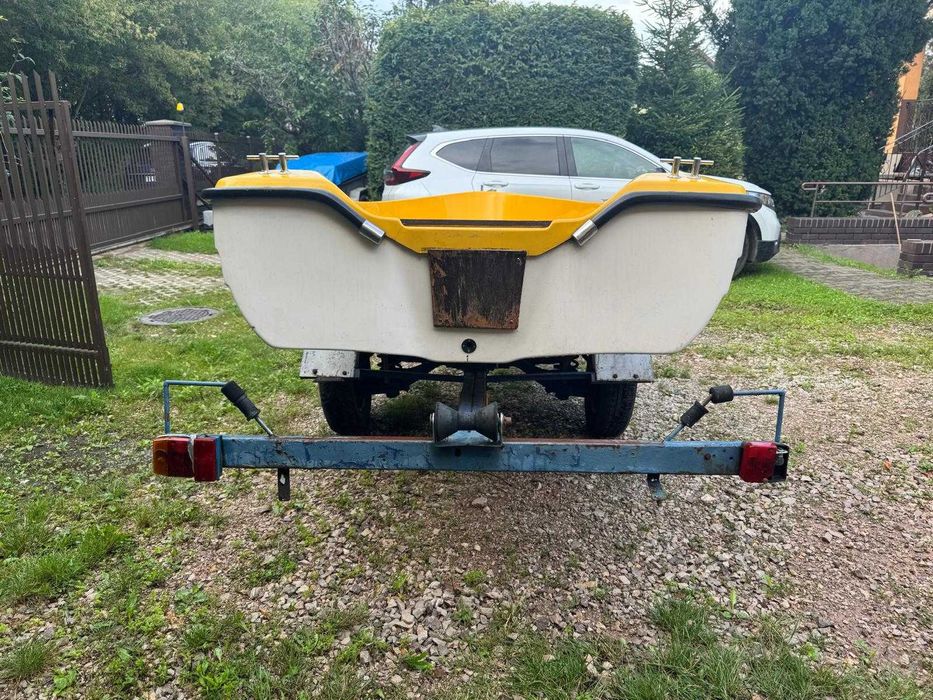 Łódka wiosłowo motorowa