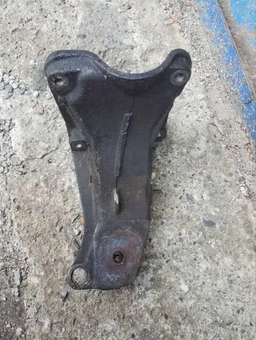 Кріплення двигуна