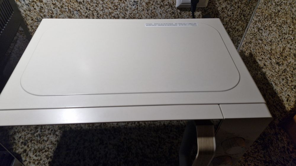Micro ondas Kunft sem grill 800w ainda em garantia