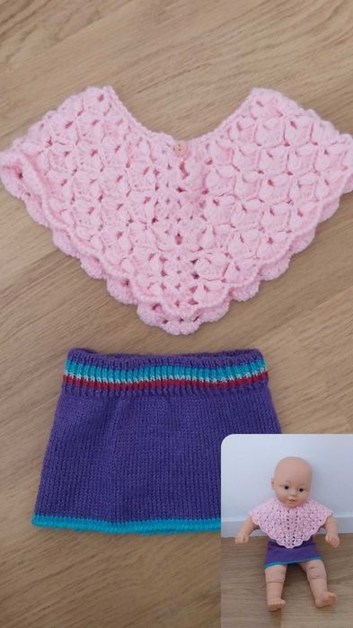 Boneca com 3 Conjuntos de Roupas extra - Usada em ótimo estado