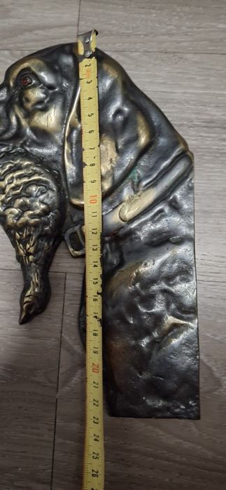 Imagem de cão de caça em bronze