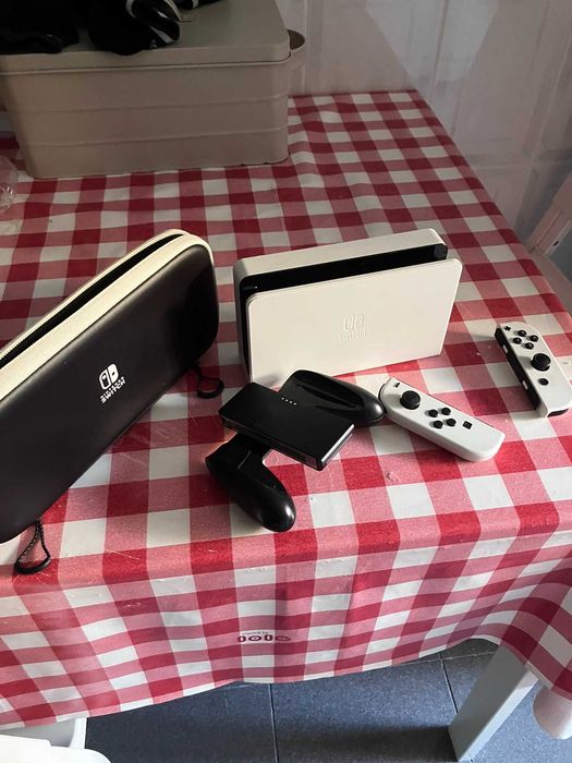 Nintendo Switch OLED desbloqueada