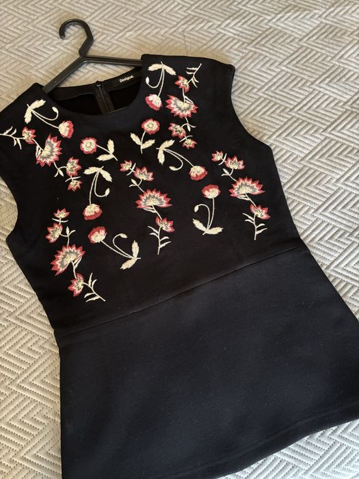 Top preto e estampado floral Desigual