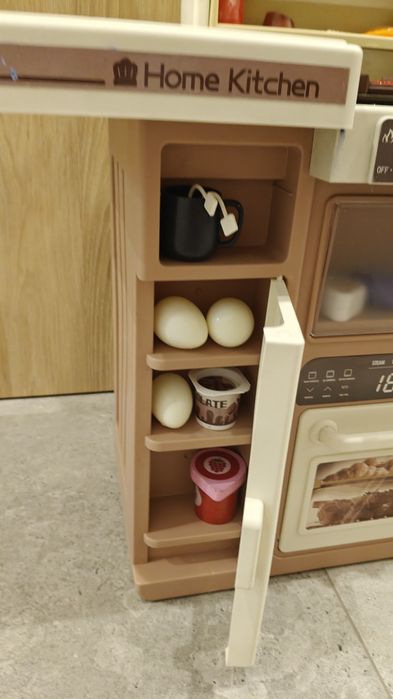 Zabawkowa kuchenka multimedialna