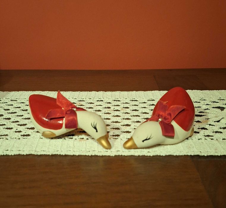 Patos em cerâmica pintados à mão