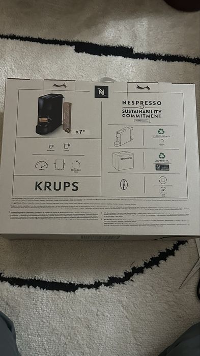 Ekspres na kapsułki KRUPS-NESPRESSO Essenza Mini XN1108 Czarny