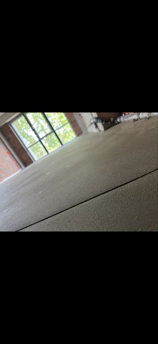 Стяжка підлоги: вирівнюємо основу, готуємо до фінішного покриття.