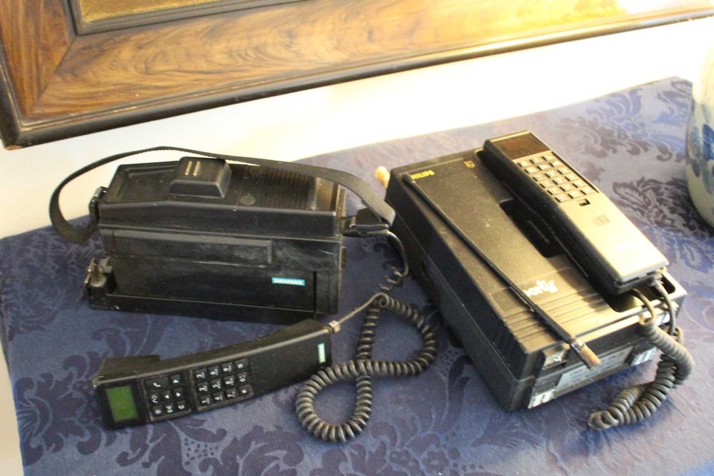 Telefones antigos portáteis , Cada70€. Peça de coleccionador