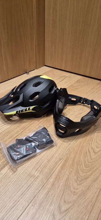 Bell Super DH  tam.M