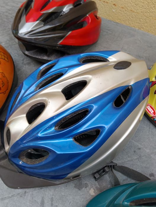 Capacete de ciclismo a 2€ cada um