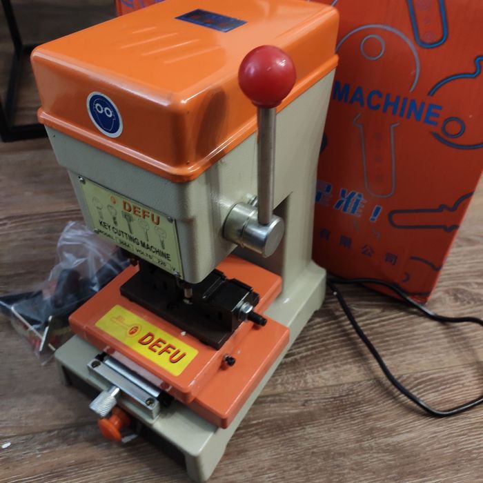 Станок Defu 368A для нарезки ключей вертикальный