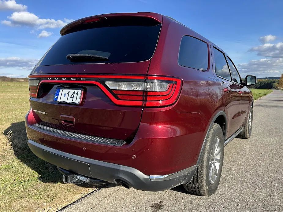 Dodge Durango Unikatowy kolor trójwarstwowy. HAK w zestawie - 7 osób.