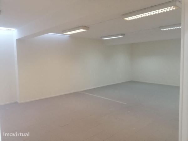 Espaço para Armazém/Arrecadação/Estúdio/Atelier/Zona Centro/Metro a...