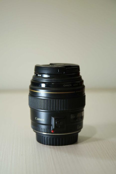 Об'єктив Canon 85 mm 1.8