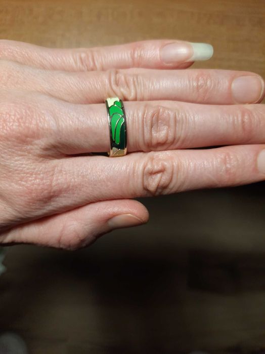 Emaliowany pierścionek