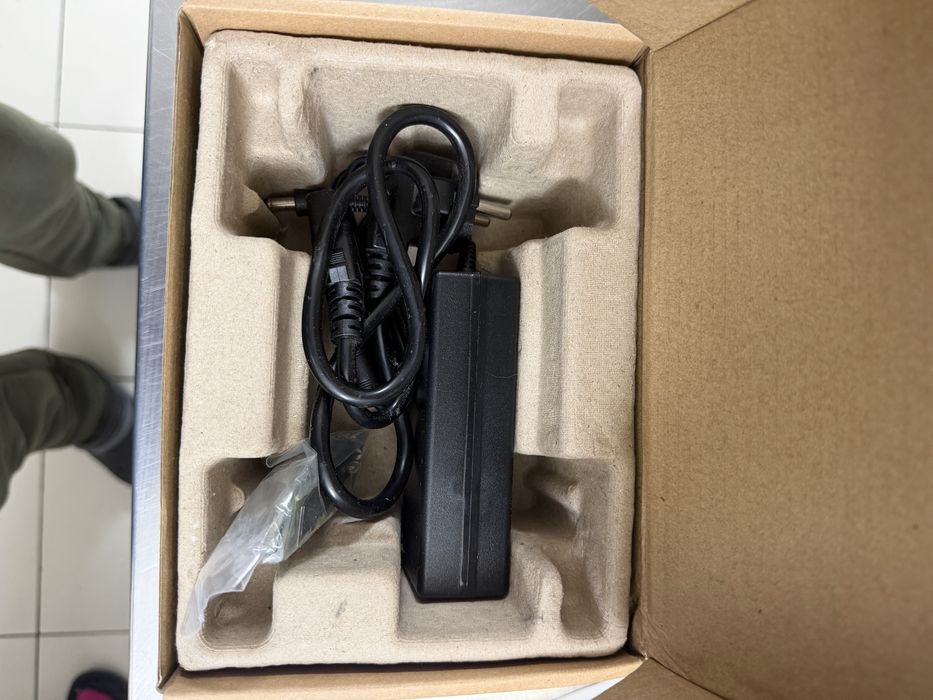 POE комутатор Utepo UTP1-SW0401-TP60. В новом состоянии