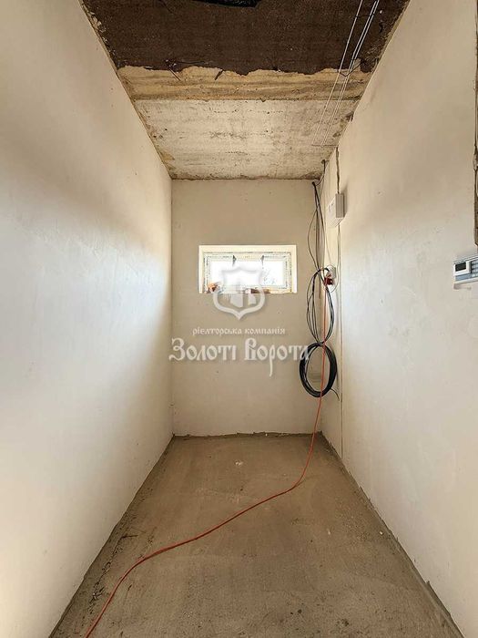 Будинок, 2 поверхи, ділянка — 0,8 га. с. Гавронщина, Макарівський р-н