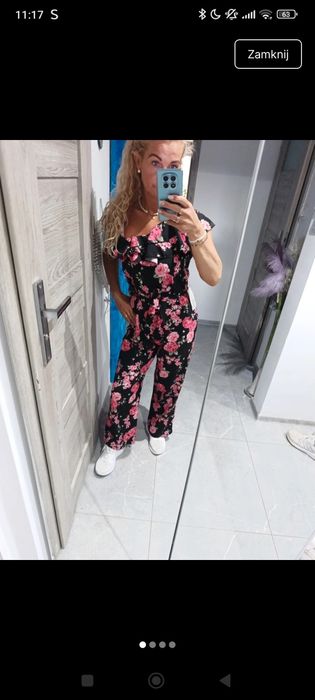 Czarny kombinezon w róże hiszpanka