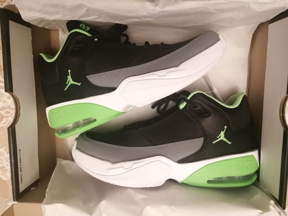 Nike Jordan max aura 3  37.5