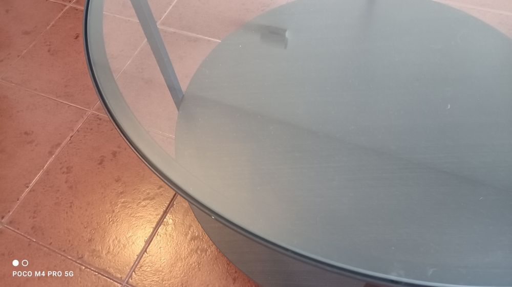 Mesa de centro IKEA  em metal e vidro