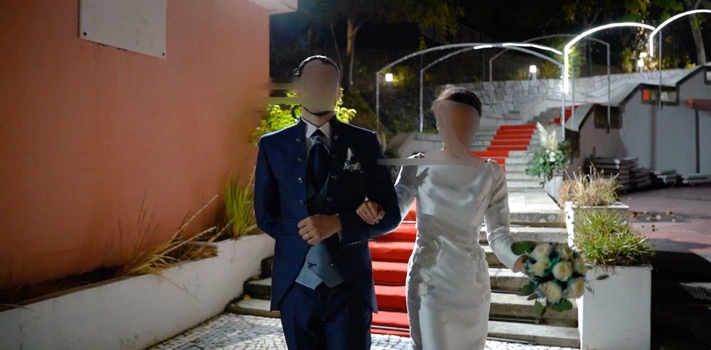 Vendo Carpete Vermelha – Apenas Usada no Dia de Casamento.