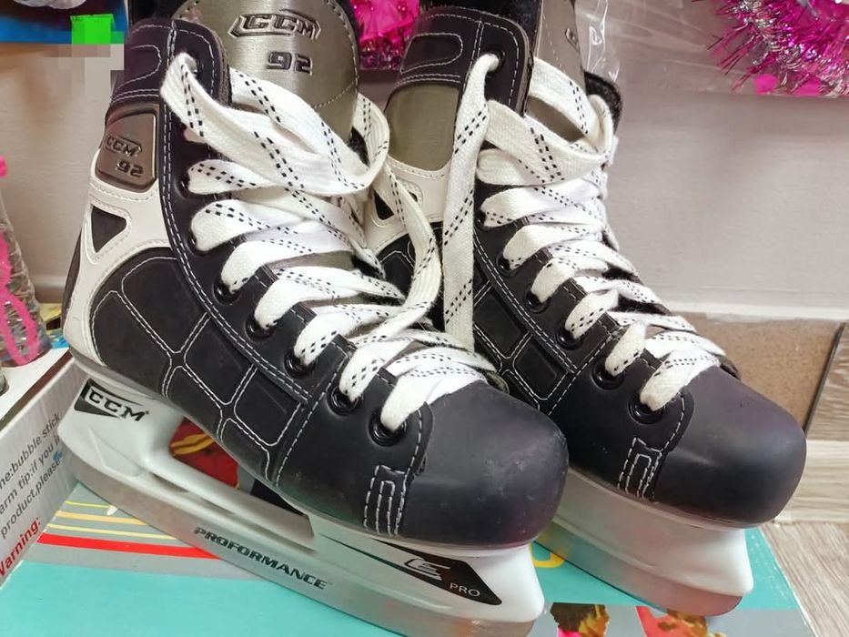 Łyżwy hokejowe rozm. 34 nowe bez pudełka